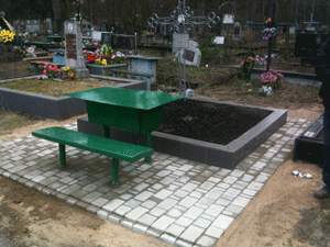 Реконструкция могилы после, брусчатка на могиле, окраска стола и лавочки